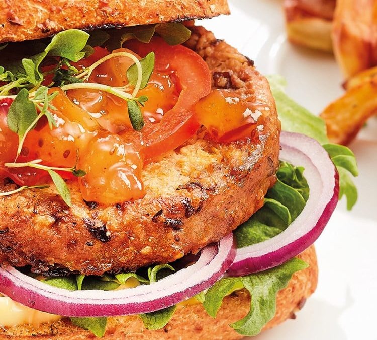 Selleriburger med ovnsstekte poteter og mangochutney